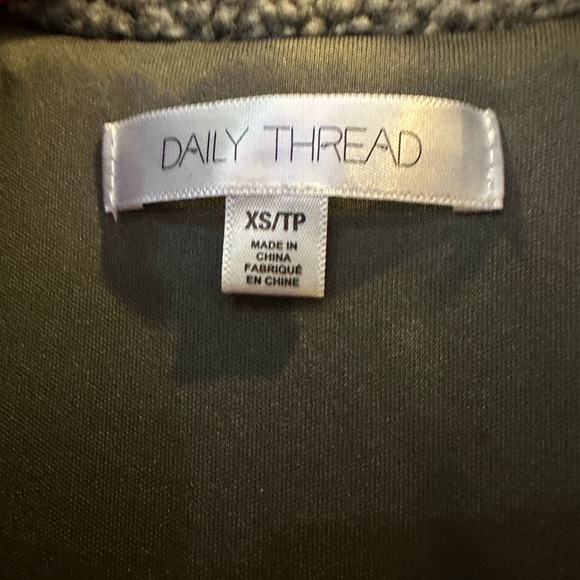 Daily thread coat - Picture 3 of 3